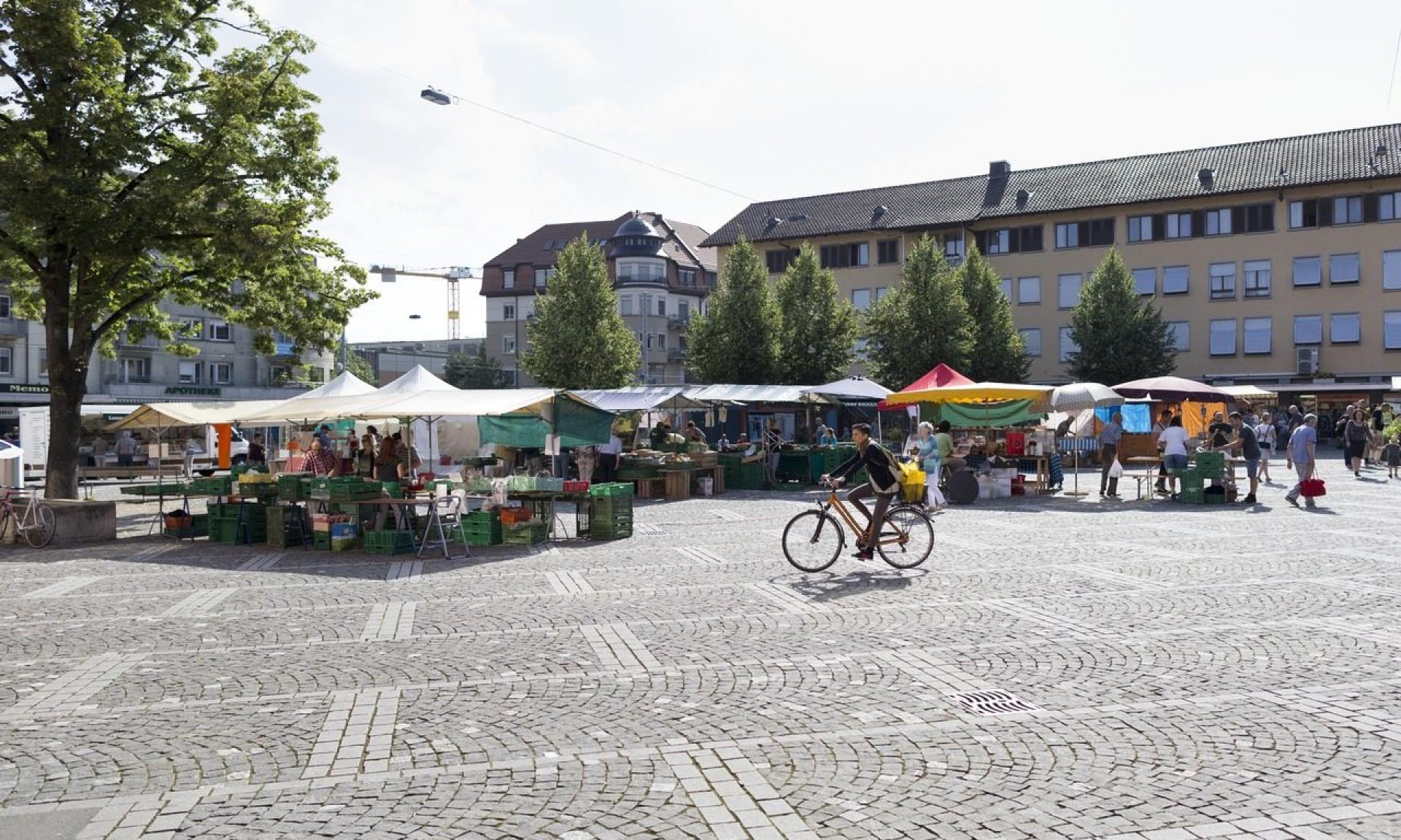 Weekly Market in Altstetten, Zurich