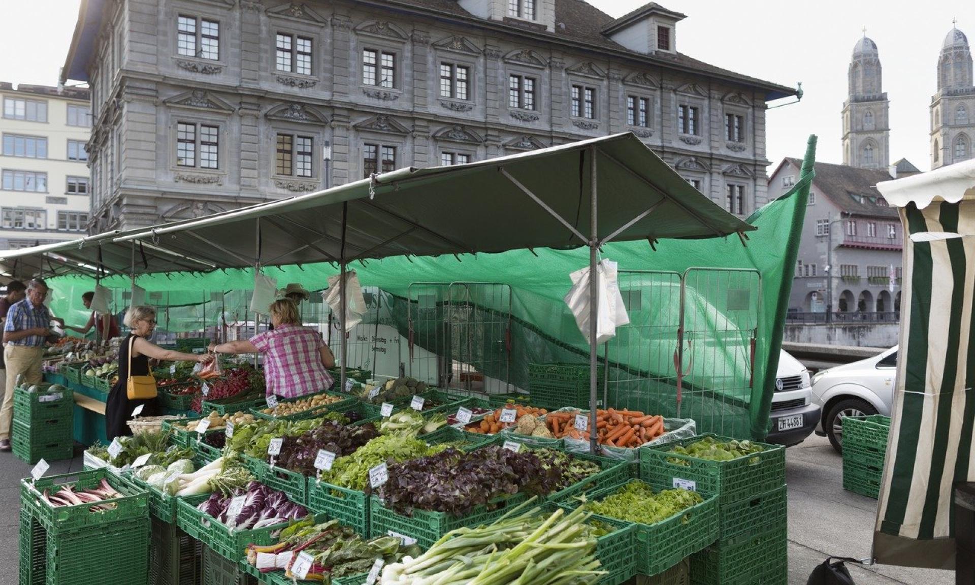 Flower and vegetable market Rathausbrücke, Zurich