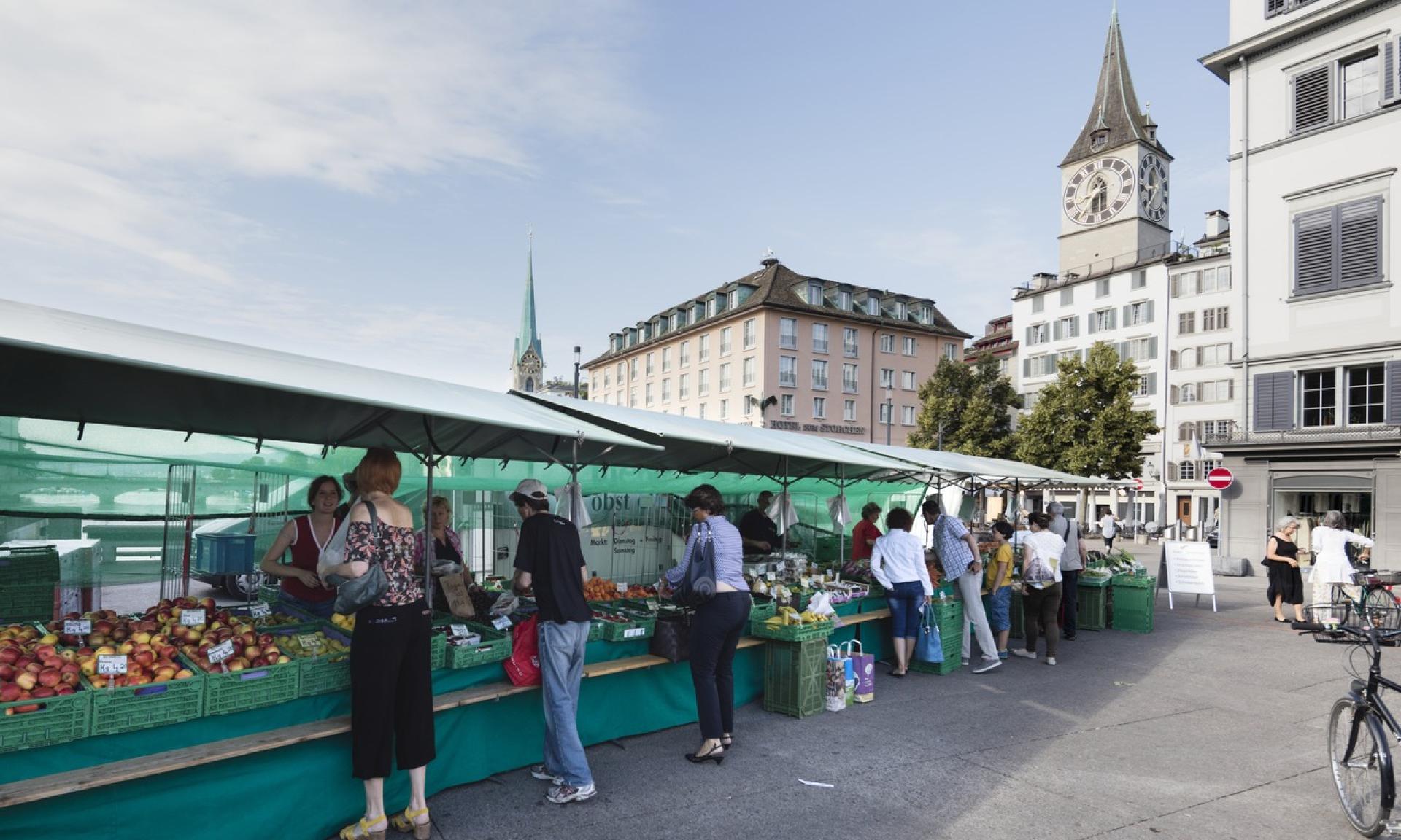 Flower and vegetable market Rathausbrücke, Zurich