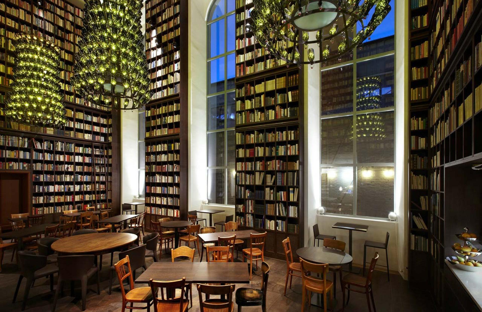 B2 Hotel - Library
