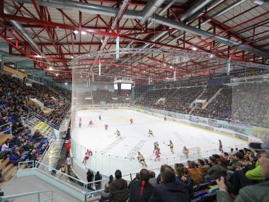 Ein Blick in die Eishockey Arena der SCRJ Lakers