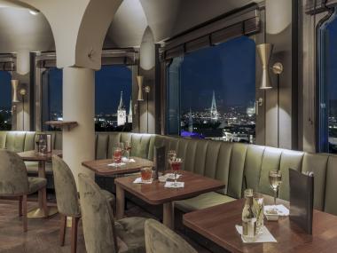 Jules Verne Panorama Bar