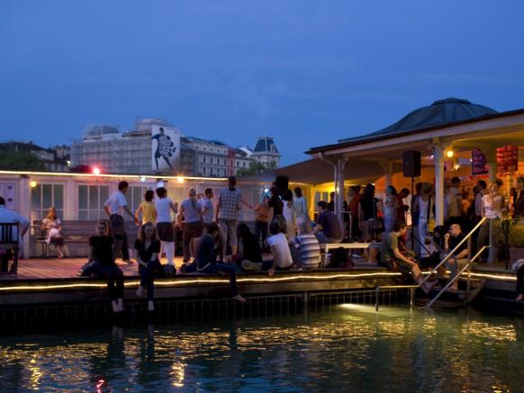 Barfussbar